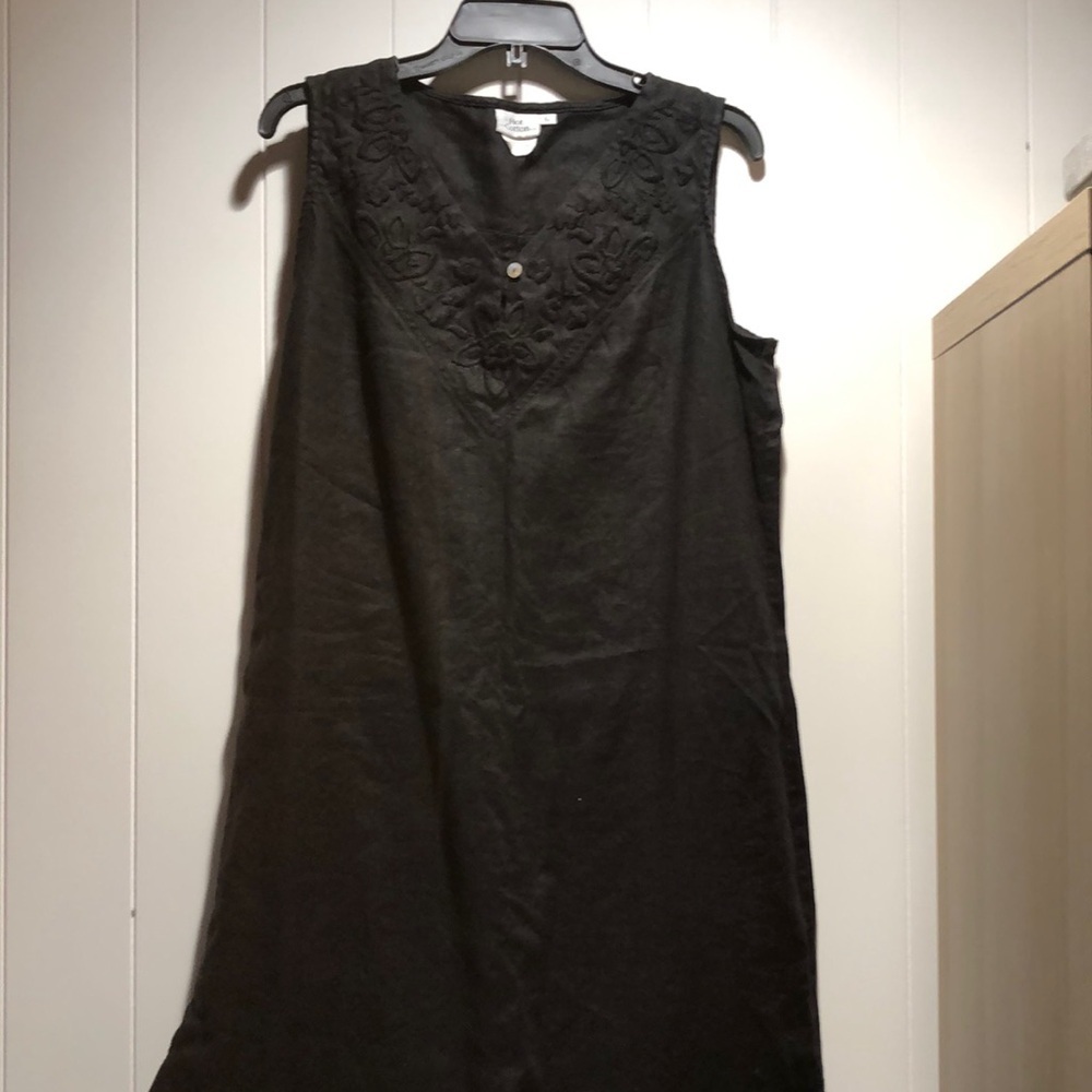 Hot Cotton 100% linen black v neck sleeveless embroidered neckline loose shape L